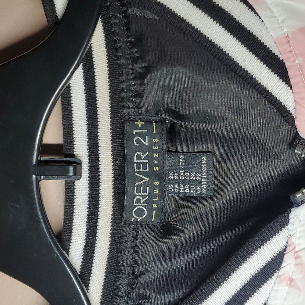F21 Plus Size Bomber Jacket - Picture 4 of 6